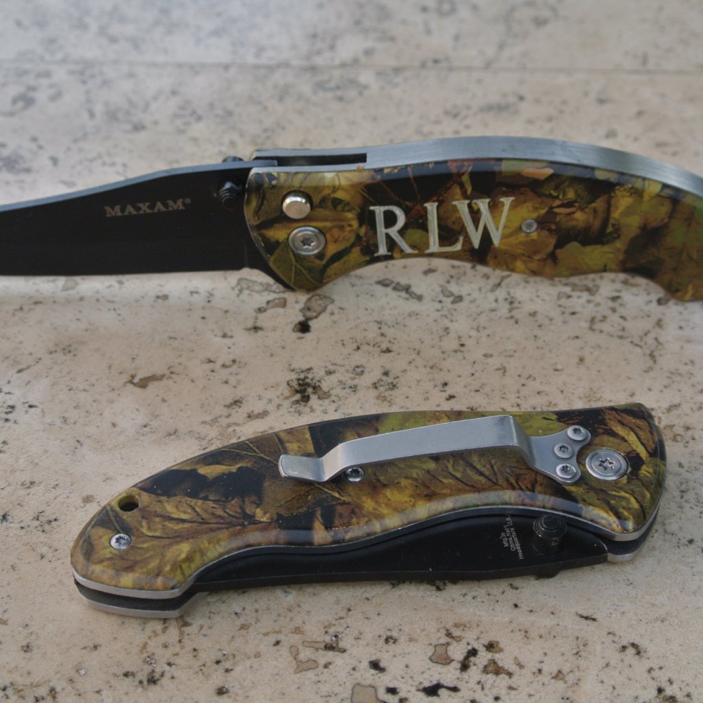 Knife with Retractable Camouflage Handle