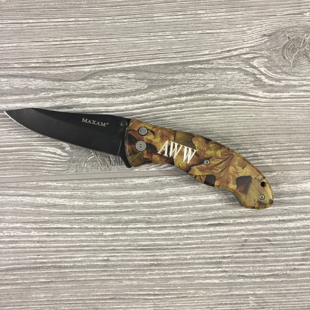 Knife with Retractable Camouflage Handle